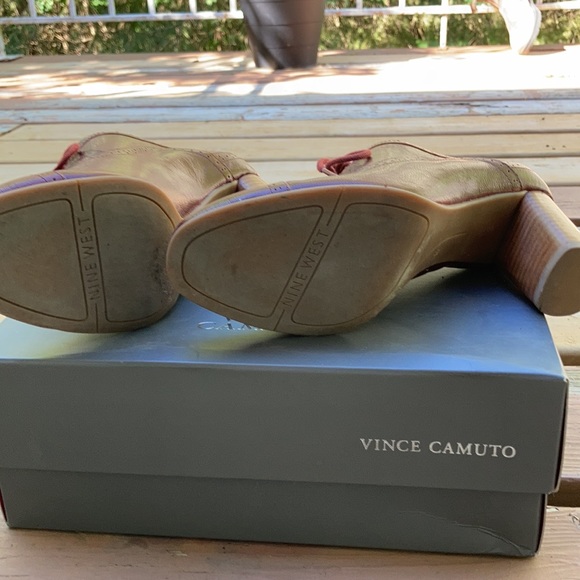 Nine West Oxford burgundy heels - Picture 3 of 3